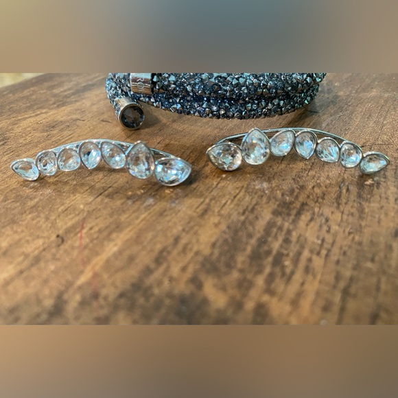 Swarovski crystal ear cuff pair, tear drop crystal cluster - Picture 2 of 3